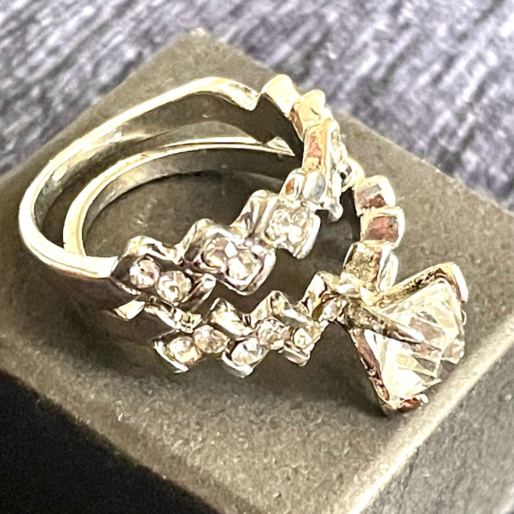 Elegant Silver Rhinestone Engagement and Wedding Ring Set - Picture 4 of 5